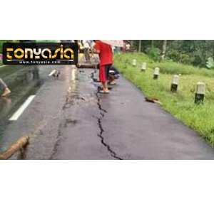 Ada Retakan di Jalan Magelang-Purworejo, Pengendara Diimbau Untuk Hati-hati | Togel Indonesia | Togel Singapore